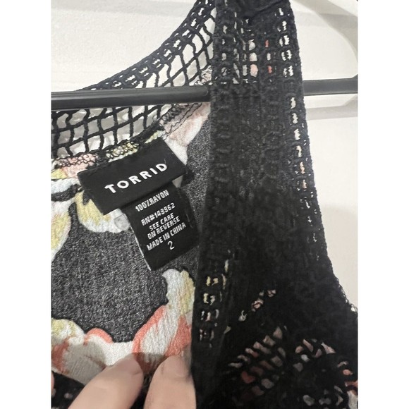 Torrid Floral Print Gauze Crochet Tank Top Black‎ Size 2 - Picture 3 of 9